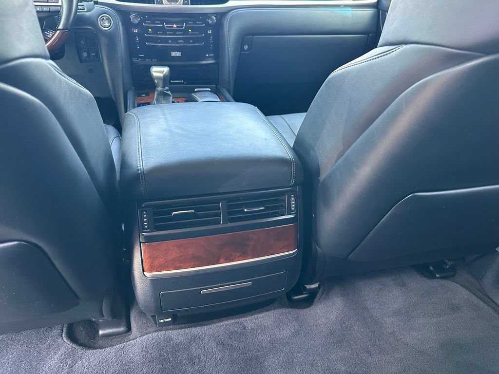 Used 2020 Lexus LX 570 4WD w/ Luxury Package image 33