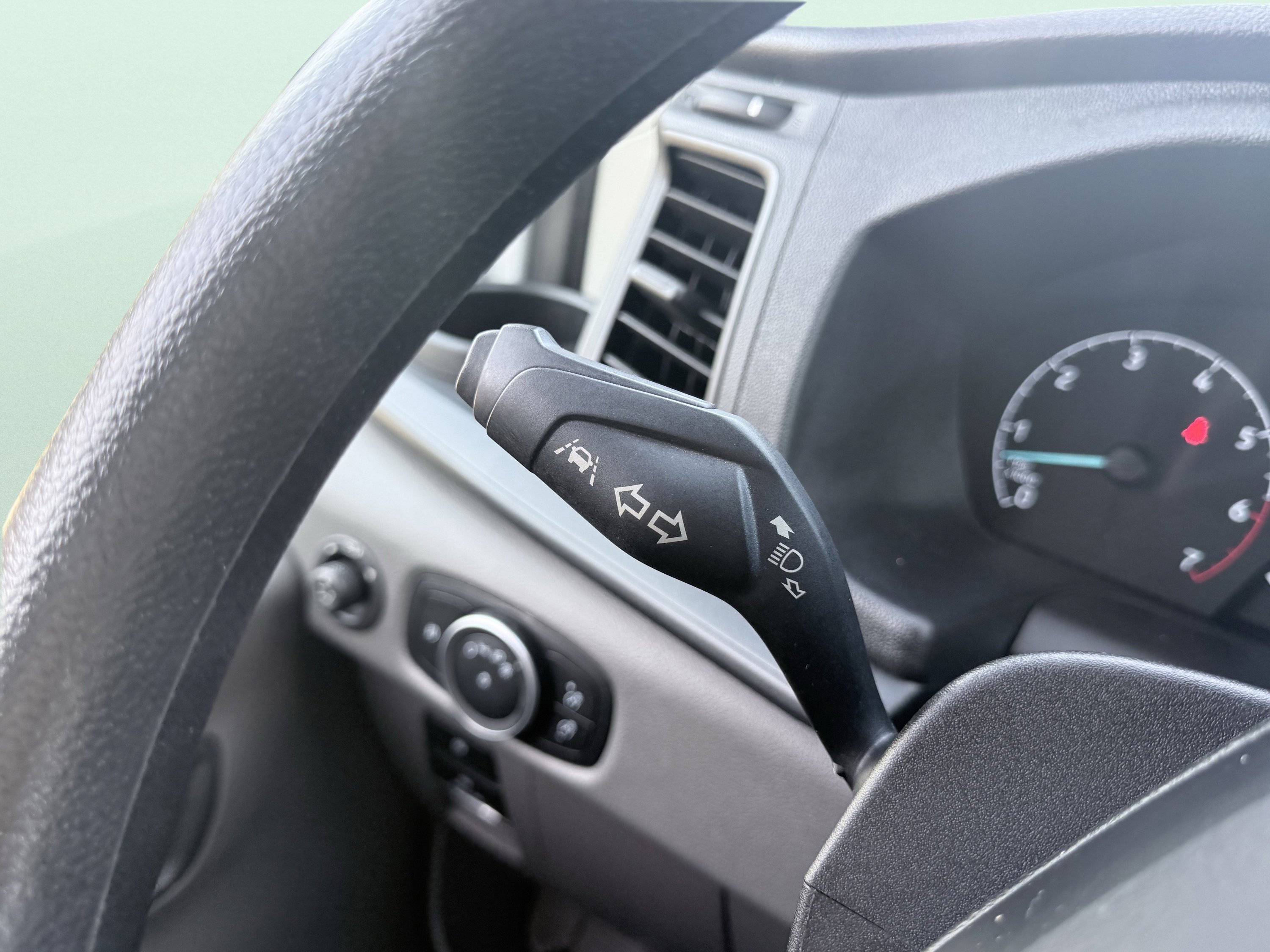 Used 2023 Ford Transit 350 XLT image 38