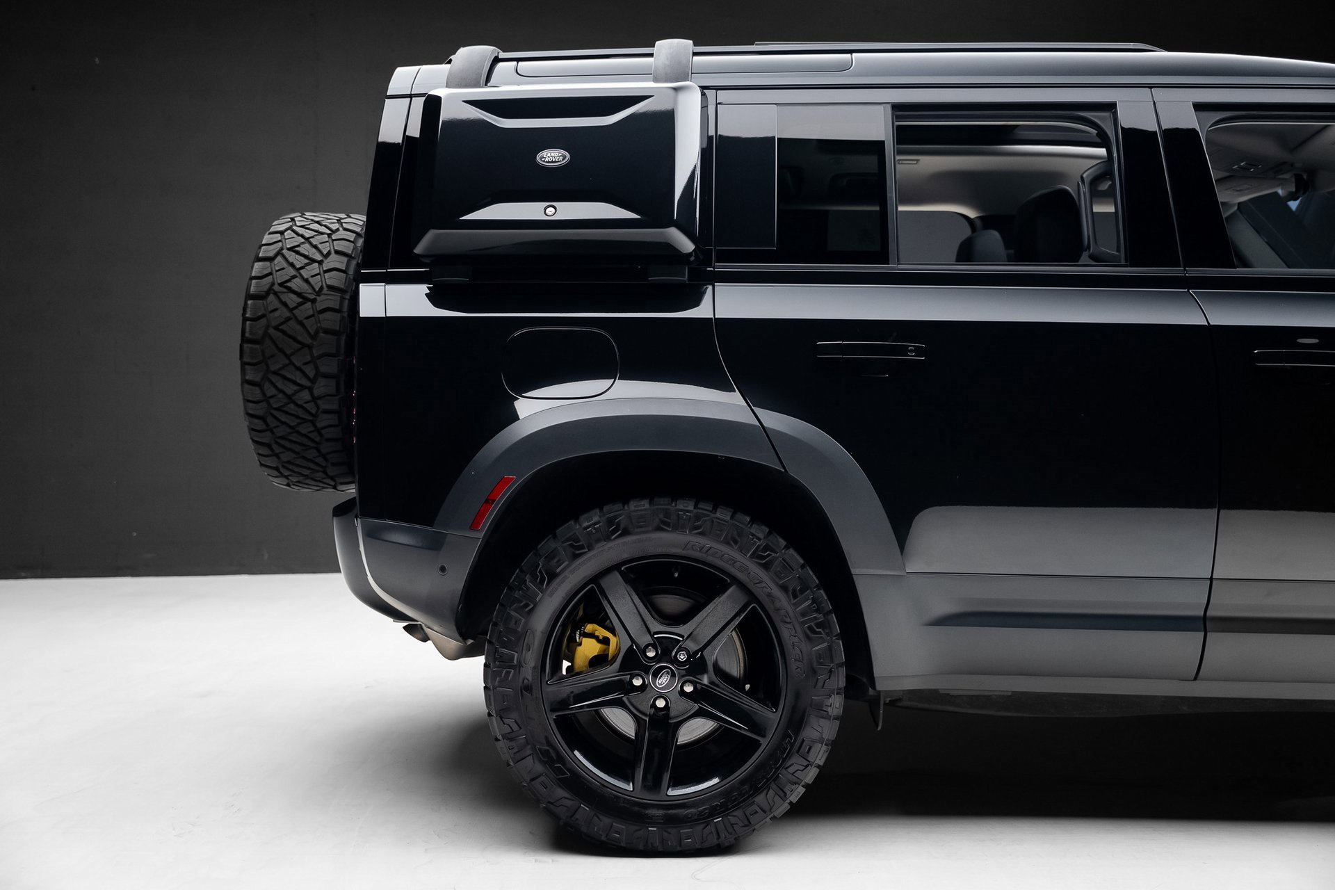 Used 2022 Land Rover Defender 110 SE image 36