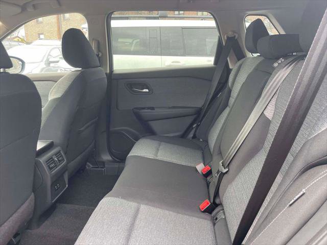 Used 2023 Nissan Rogue SV image 10