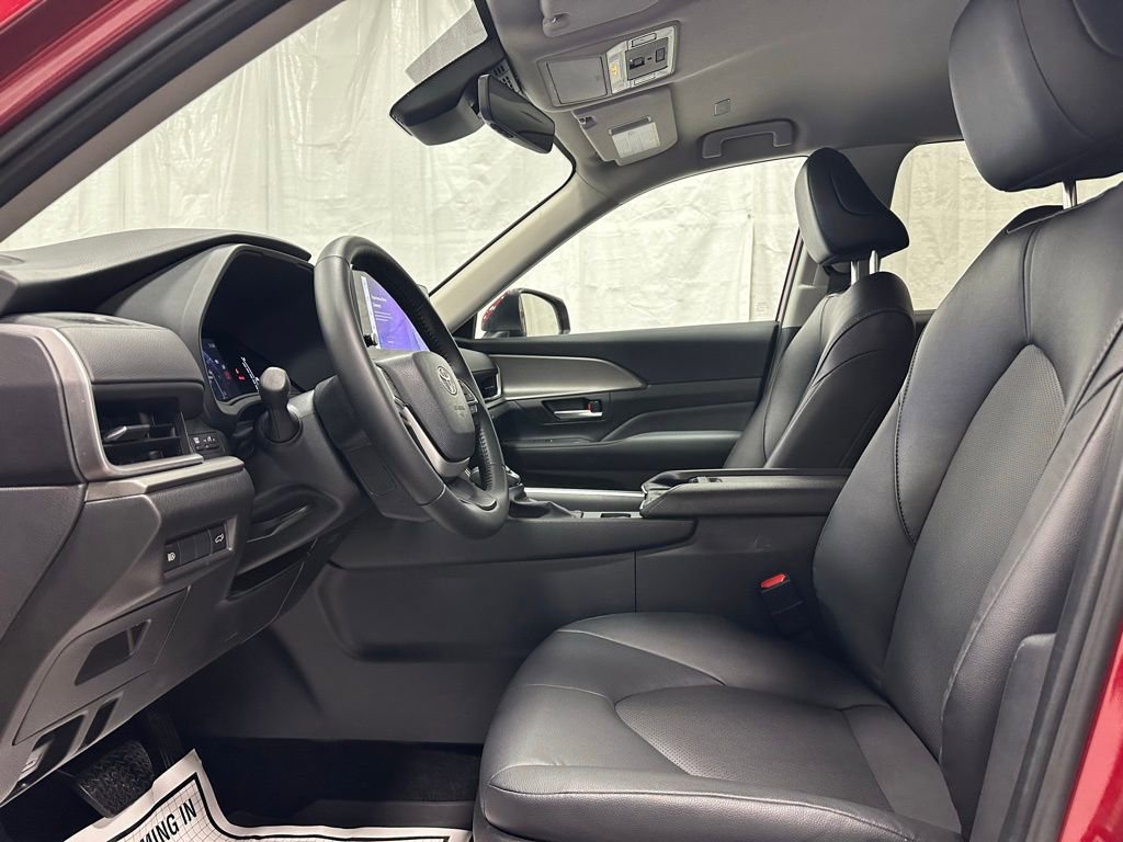 Used 2025 Toyota Grand Highlander FWD image 14