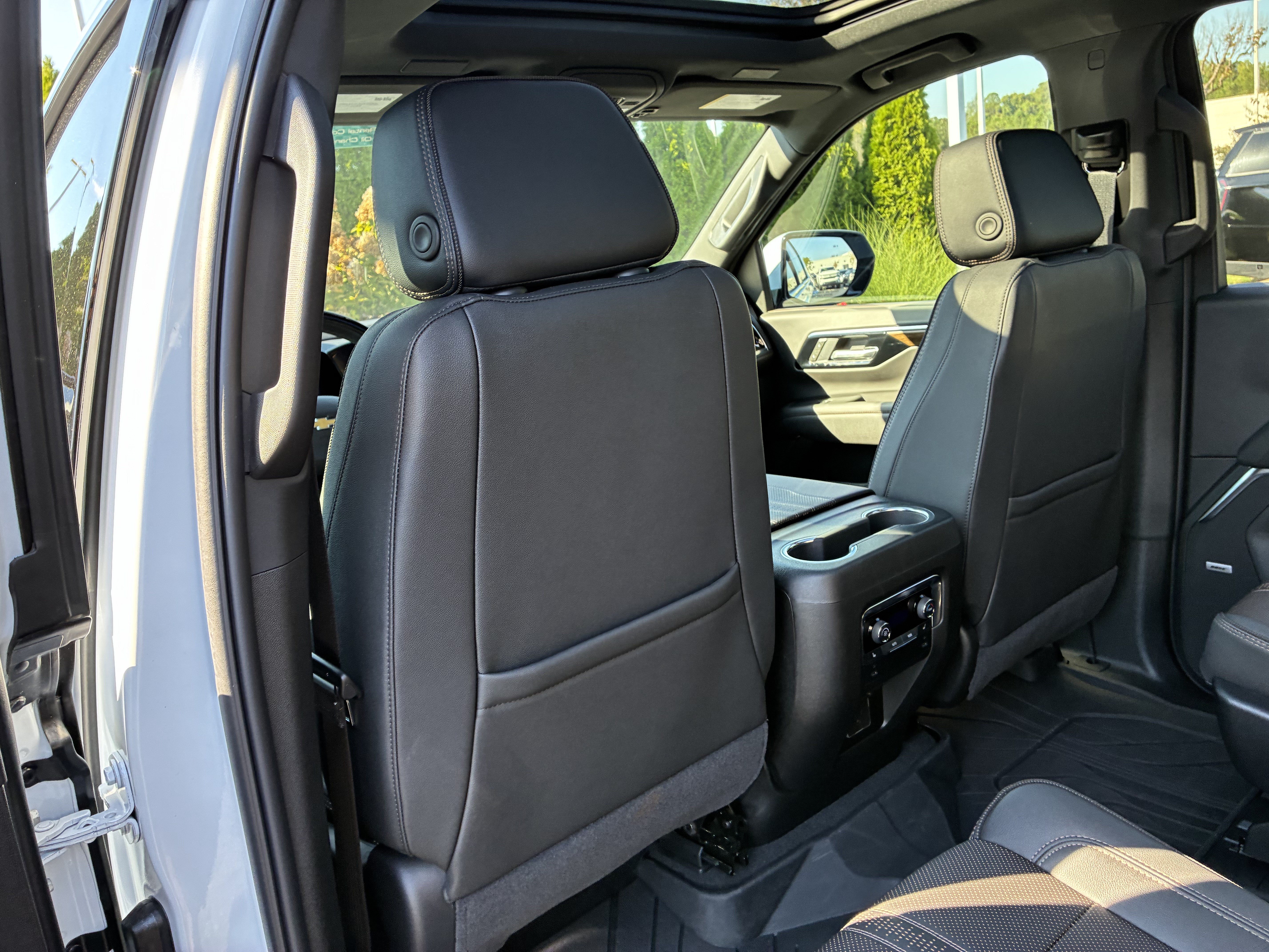 Used 2026 Chevrolet Suburban High Country AWD/4WD image 15