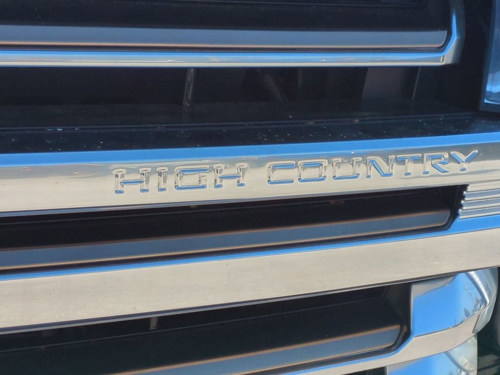 Used 2022 Chevrolet Suburban High Country AWD/4WD image 12