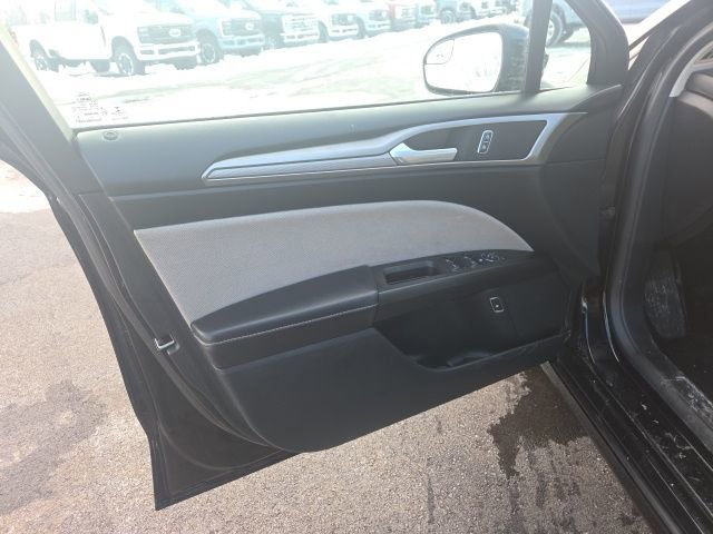 Used 2018 Ford Fusion S image 23