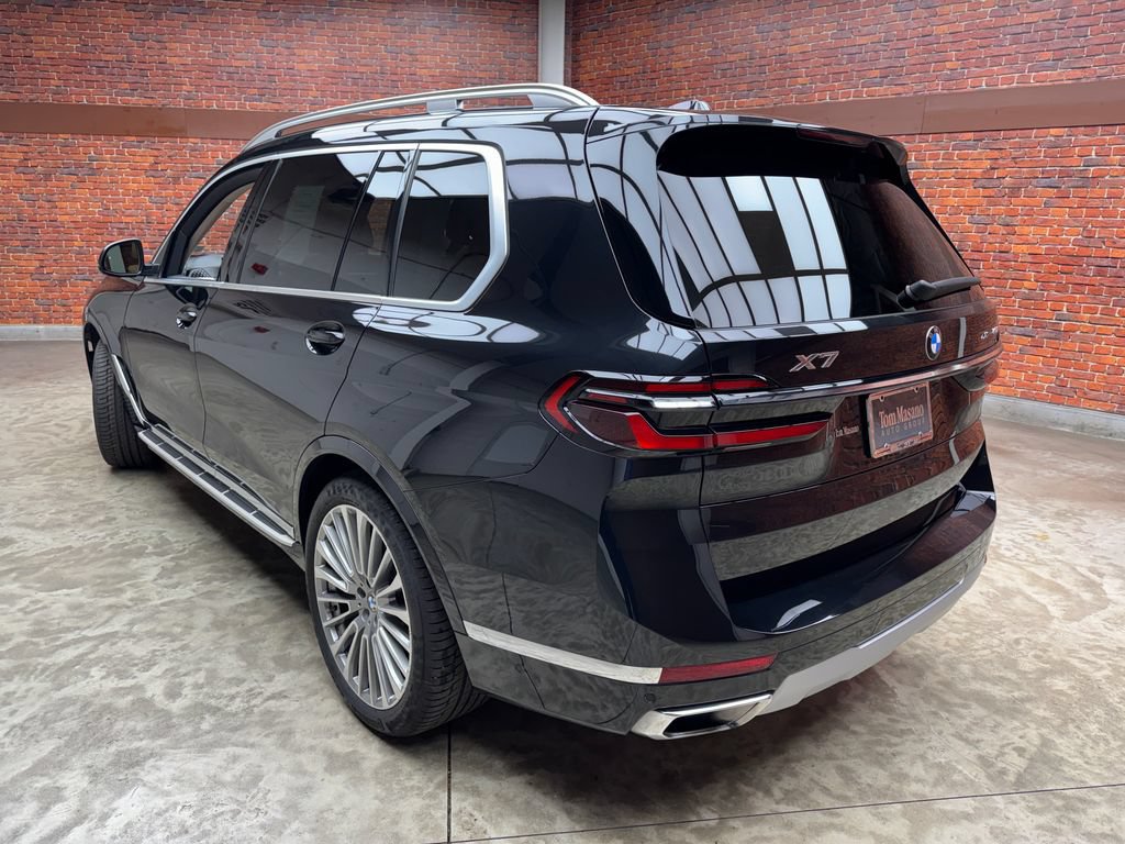 Used 2024 BMW X7 xDrive40i w/ Premium Package AWD/4WD image 2