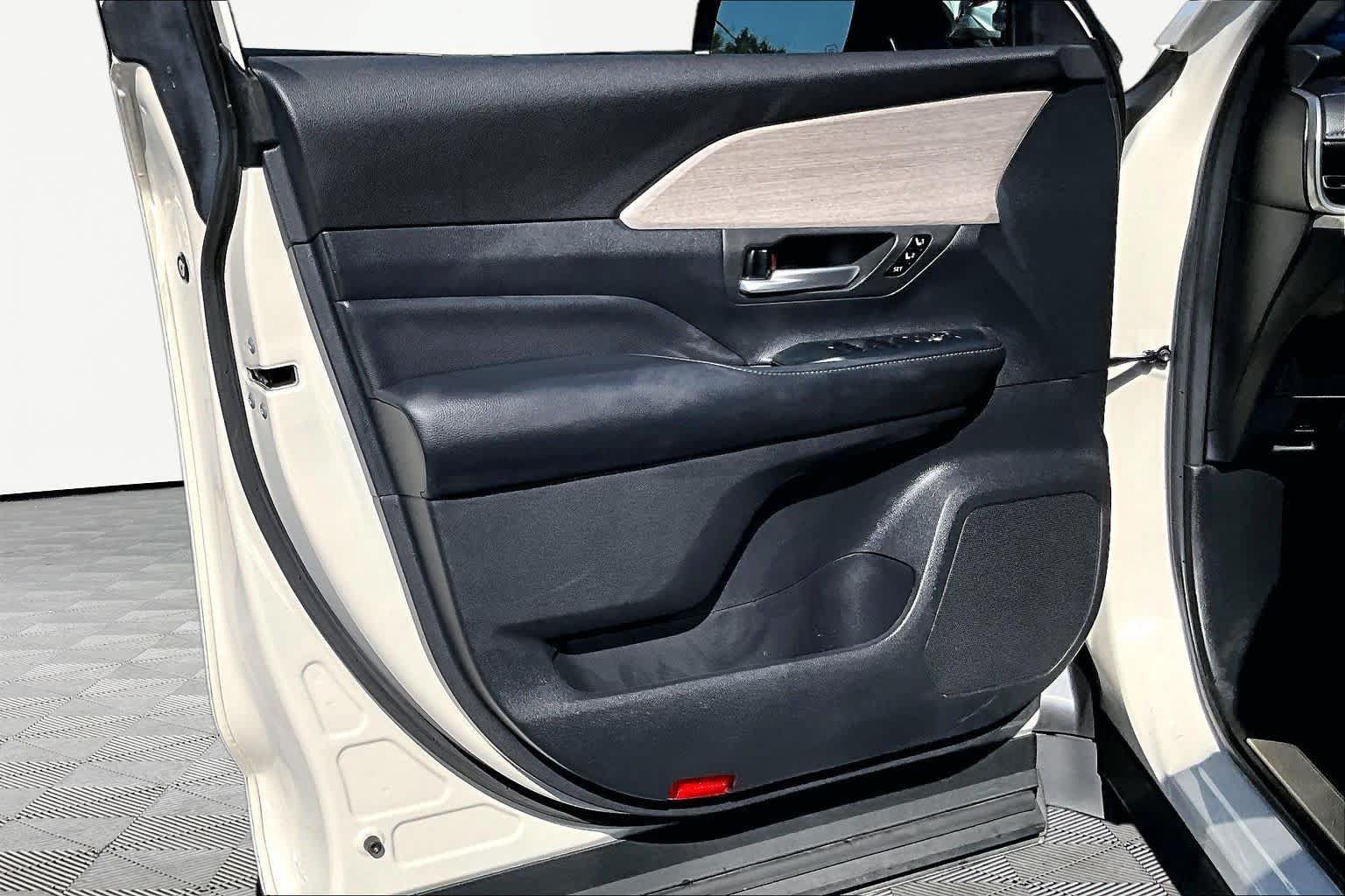 Used 2024 Toyota Grand Highlander AWD image 21