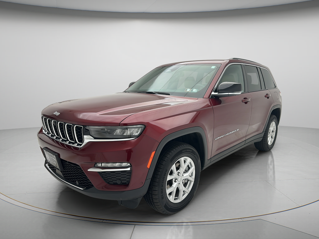 Used 2023 Jeep Grand Cherokee Limited w/ Luxury Tech Group II AWD/4WD image 3