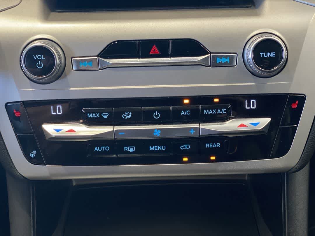 Used 2020 Ford Explorer XLT w/ Equipment Group 202A AWD/4WD image 22
