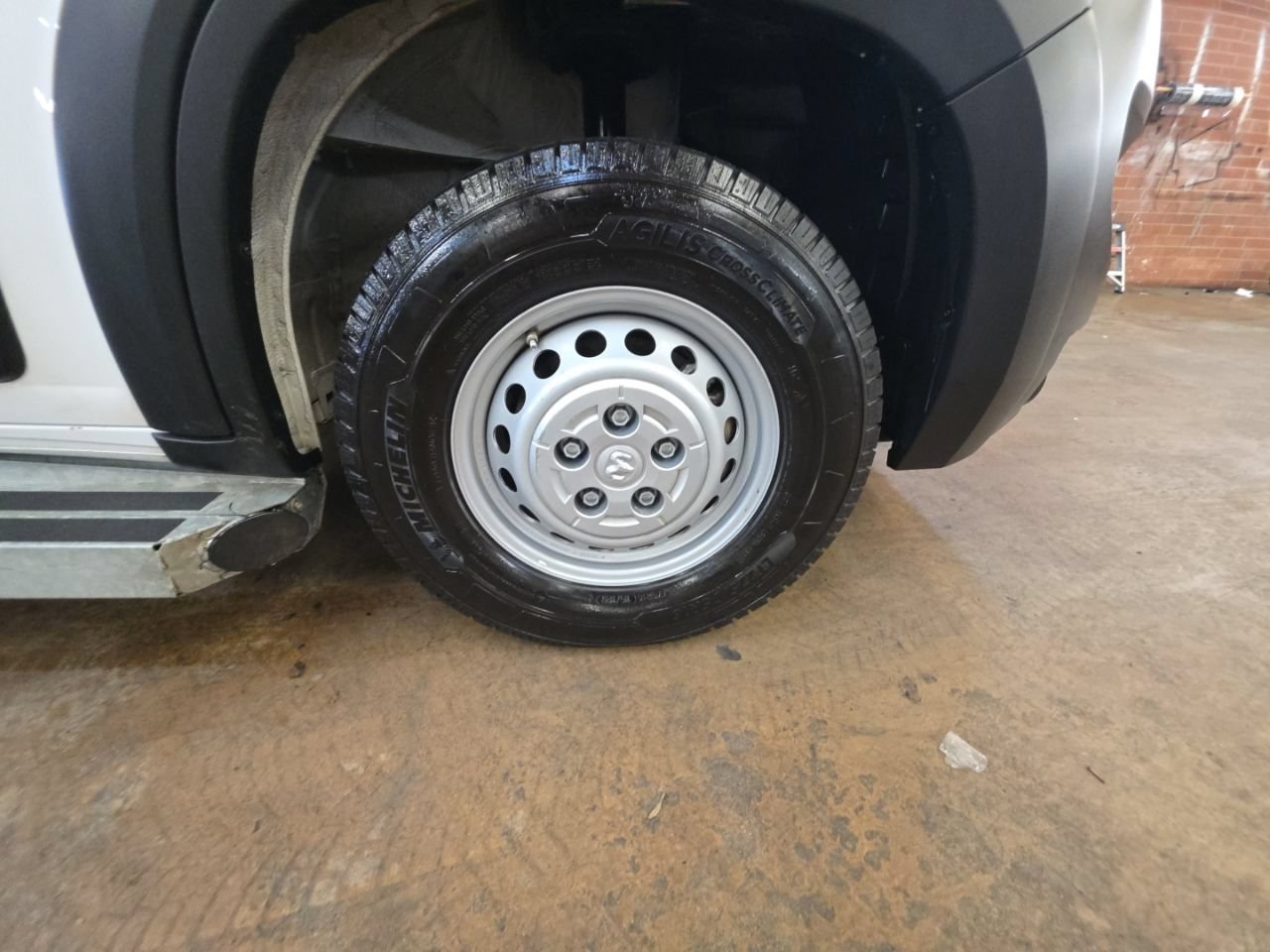 Used 2025 RAM ProMaster 2500 w/ U-Haul Equipment Group FWD image 12