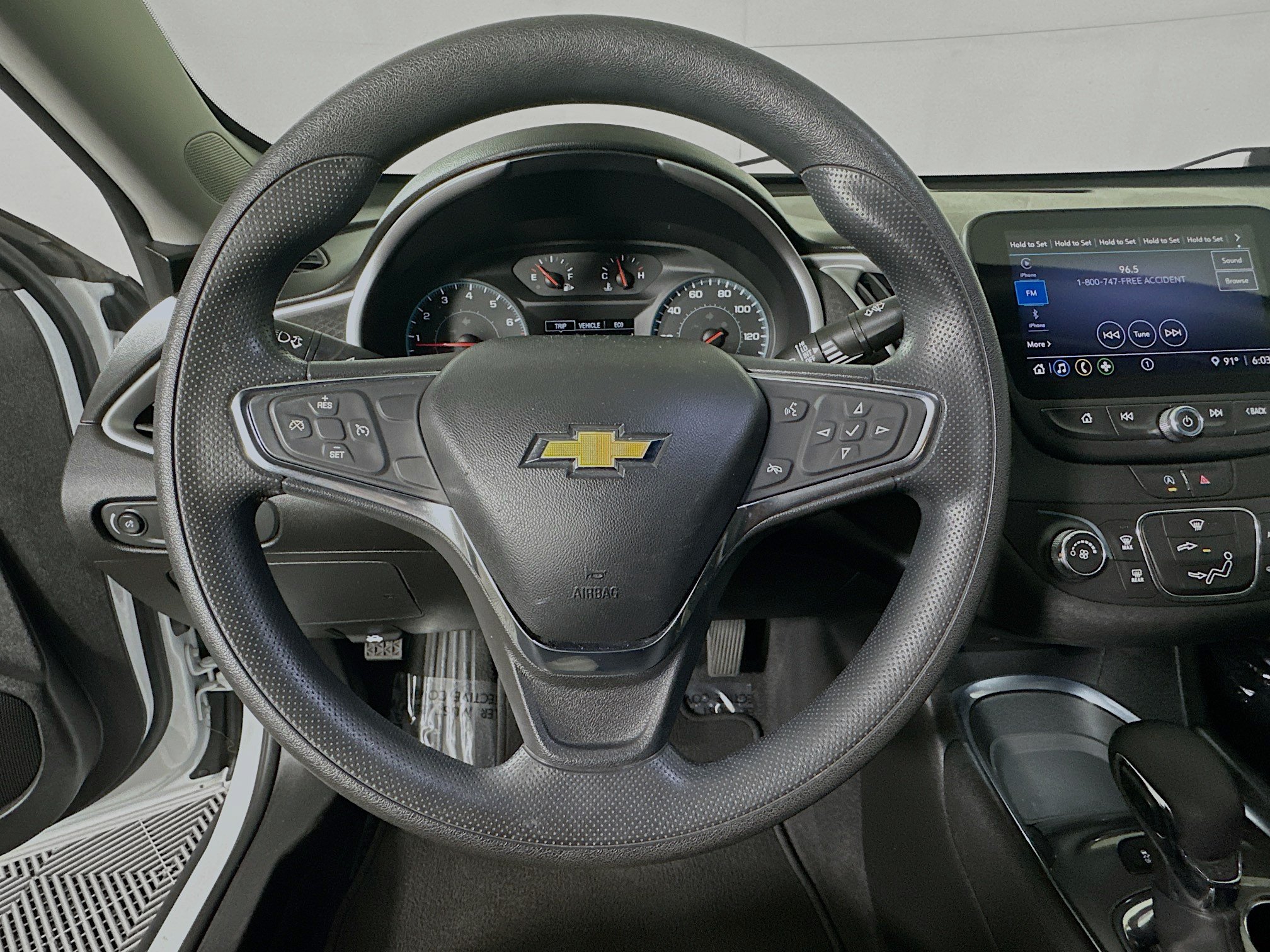 Used 2021 Chevrolet Malibu LS FWD image 15