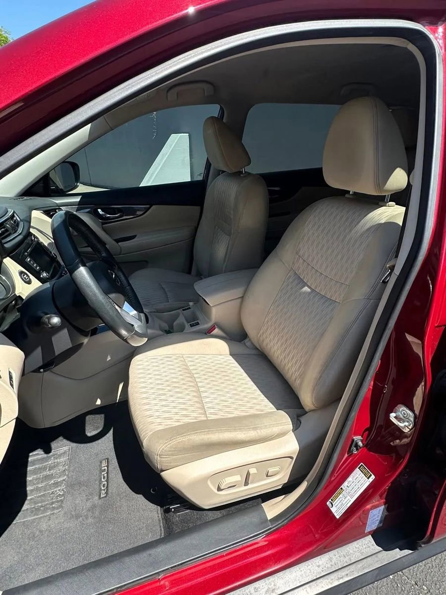 Used 2018 Nissan Rogue SV image 9