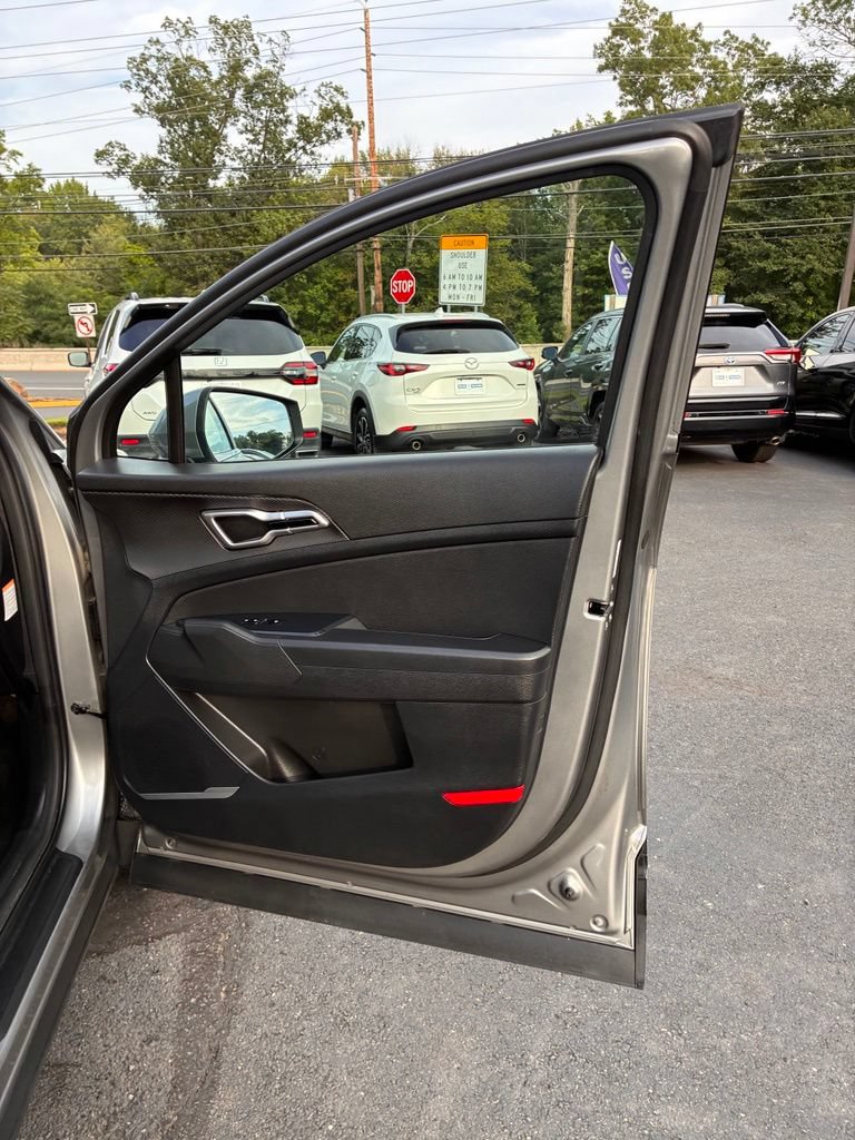 Used 2023 Kia Sportage LX AWD/4WD image 21