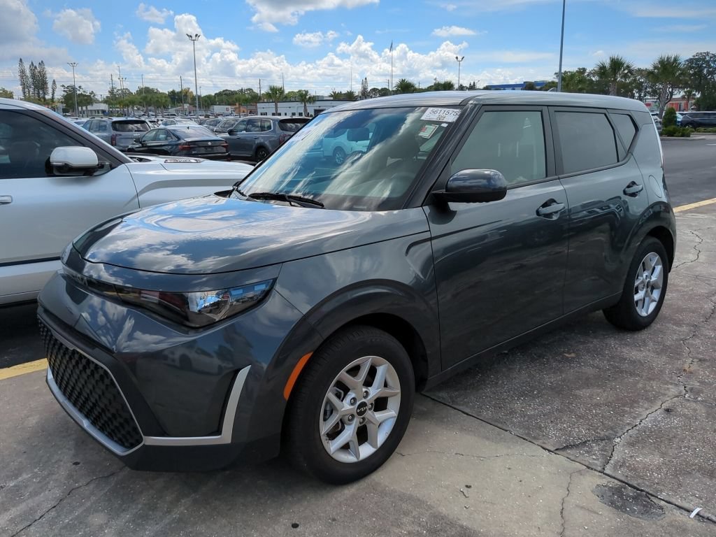 Certified 2025 Kia Soul LX w/ LX Technology Package FWD image 5