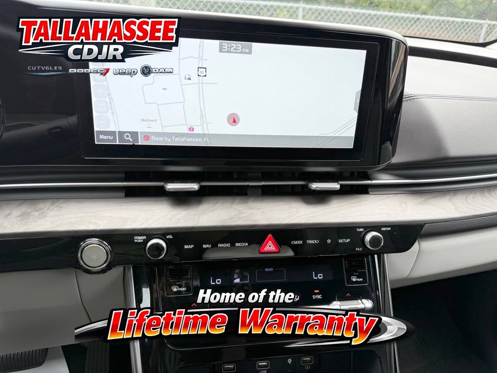 Used 2024 Kia Carnival EX FWD image 18