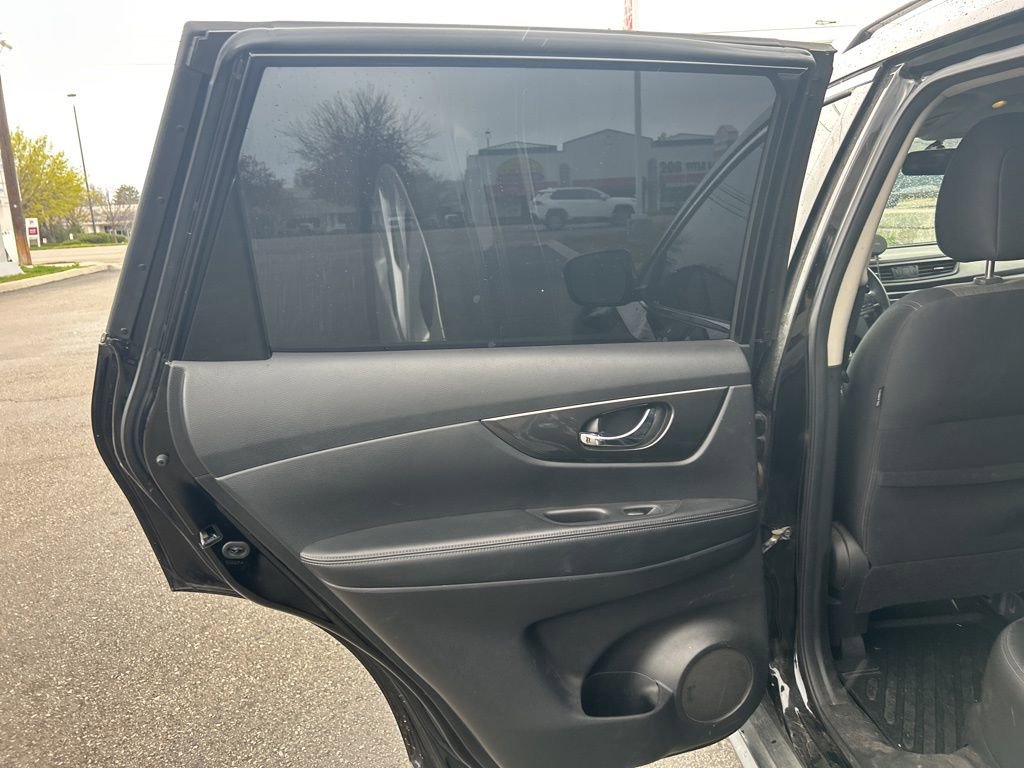 Used 2017 Nissan Rogue S w/ S Appearance Package image 11