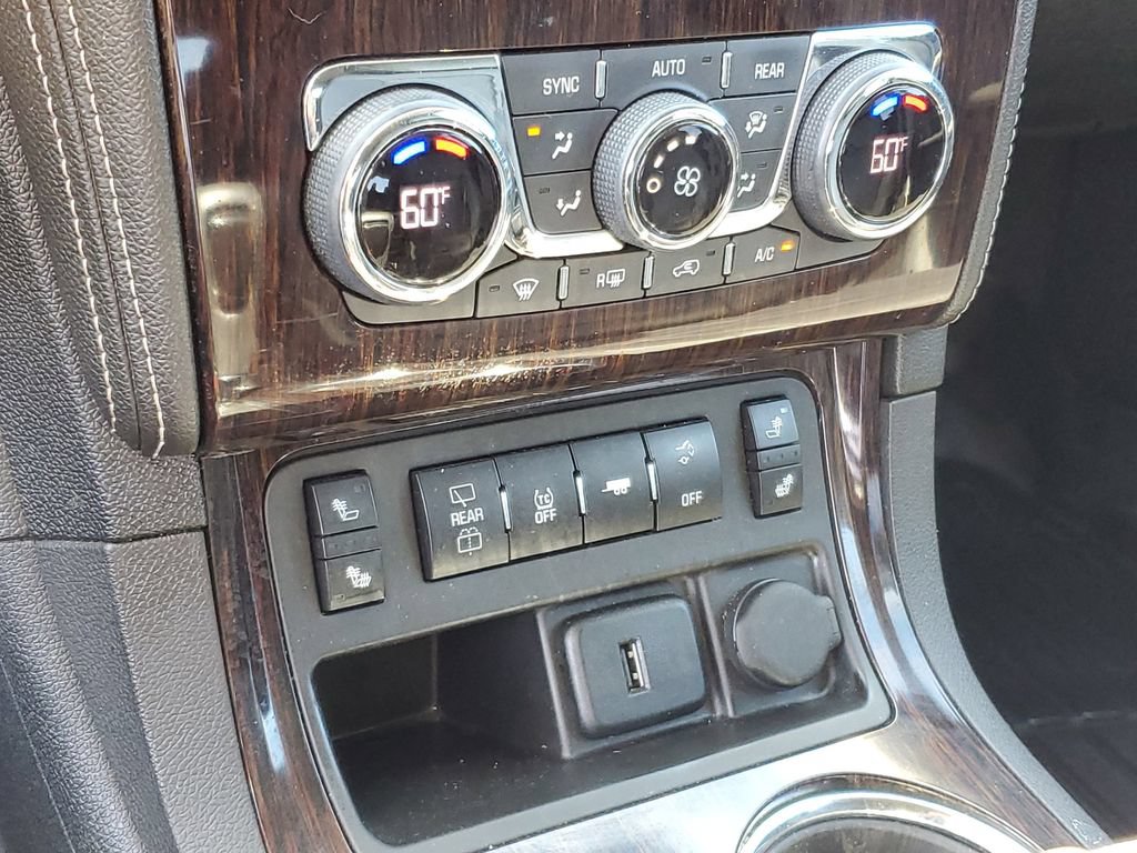 Used 2017 Chevrolet Traverse LT FWD image 19