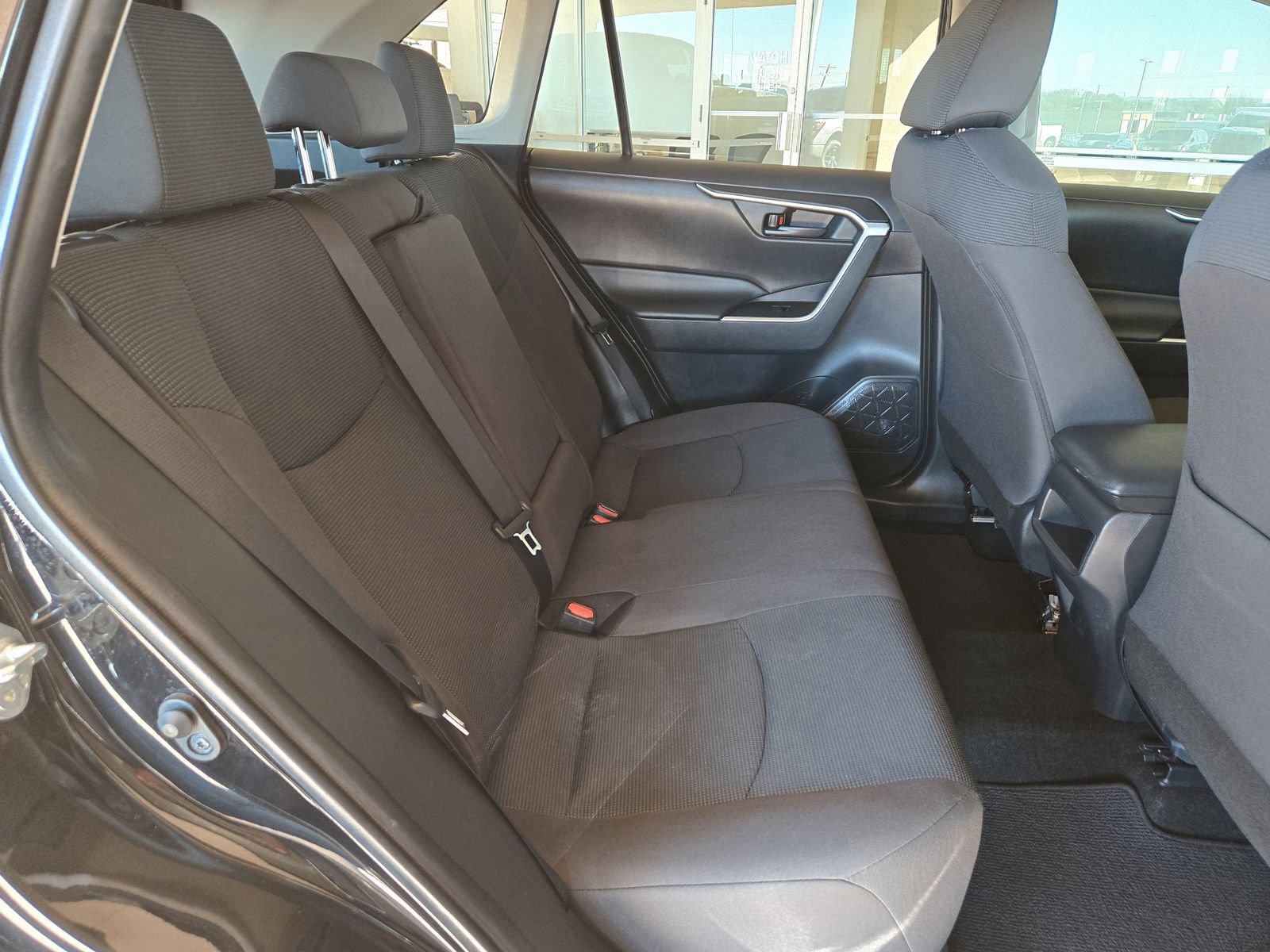 Used 2021 Toyota RAV4 LE image 25