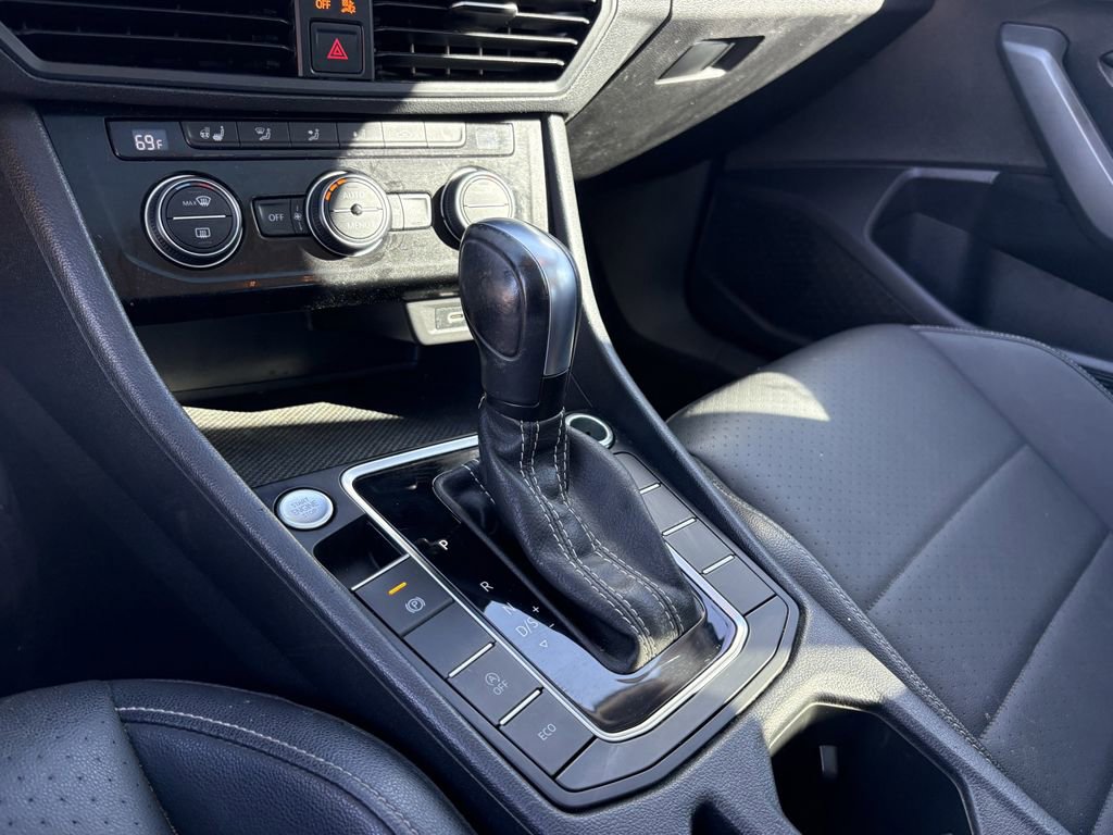 Used 2021 Volkswagen Jetta SE w/ SE Cold Weather Package image 20