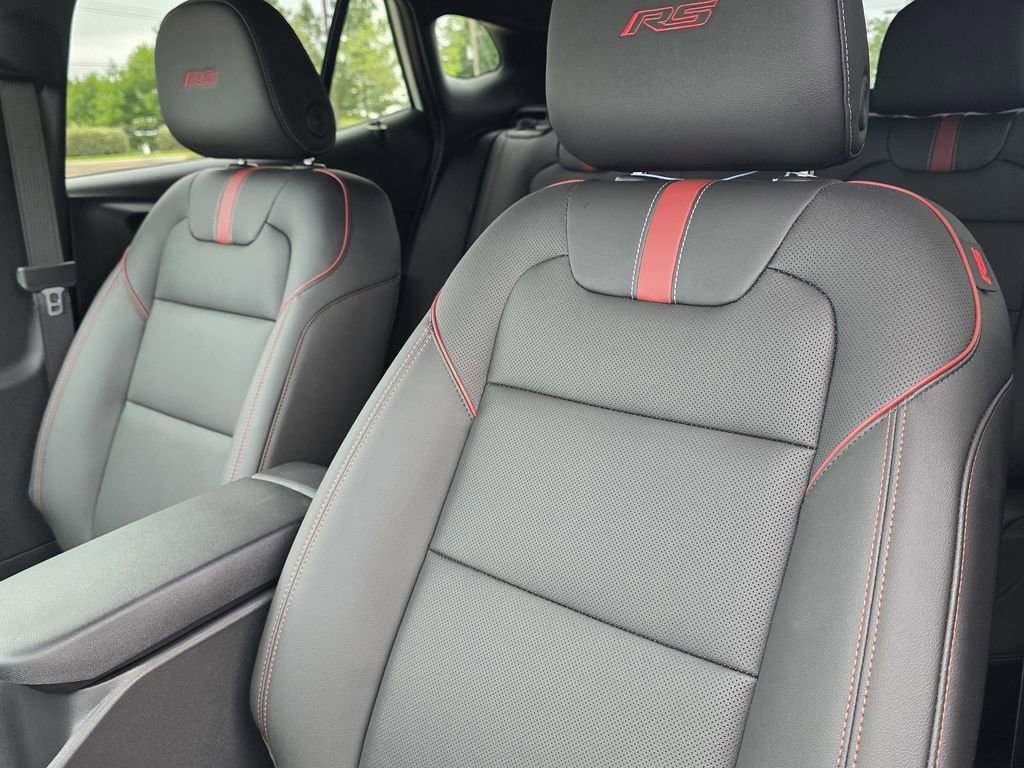 New 2026 Chevrolet Trax RS w/ Sunroof Package FWD image 29
