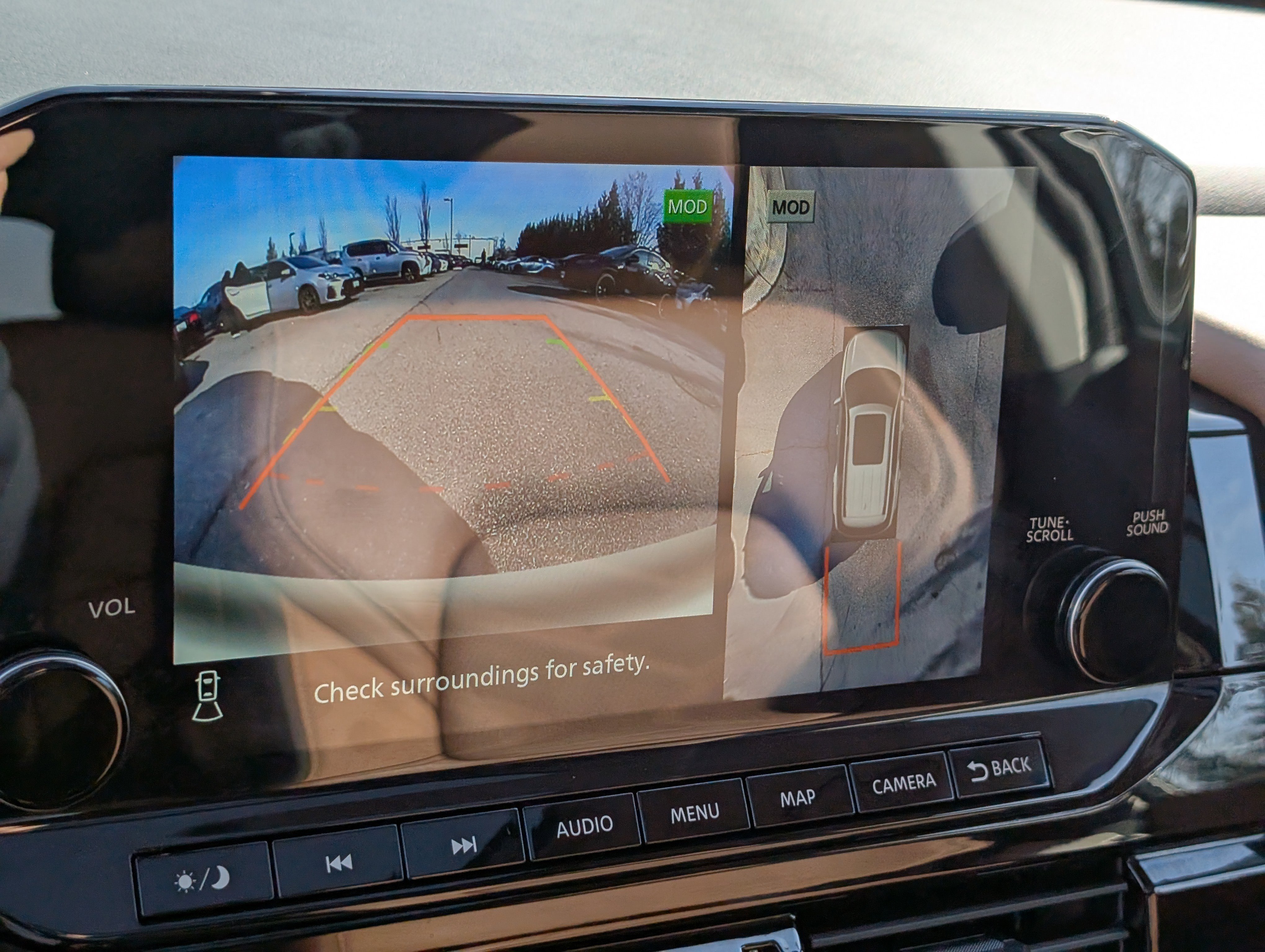 Used 2025 Nissan Pathfinder Platinum image 34