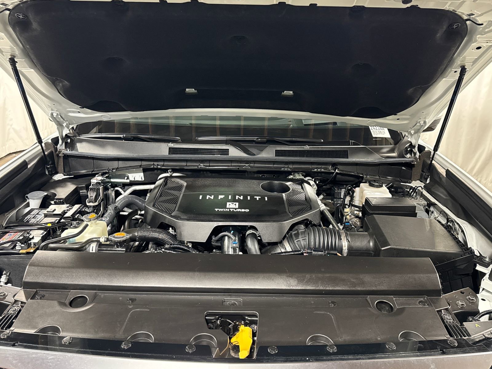 Used 2025 INFINITI QX80 Luxe AWD/4WD image 30