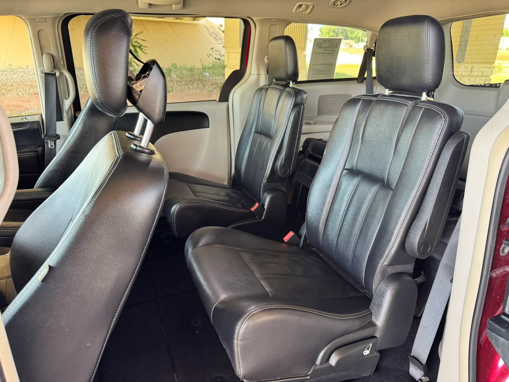 Used 2014 Chrysler Town & Country Touring FWD image 18