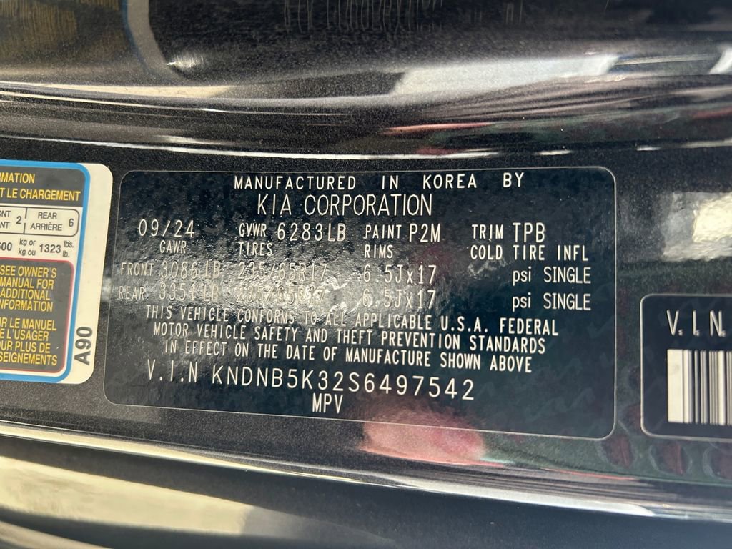 Used 2025 Kia Carnival FWD image 35