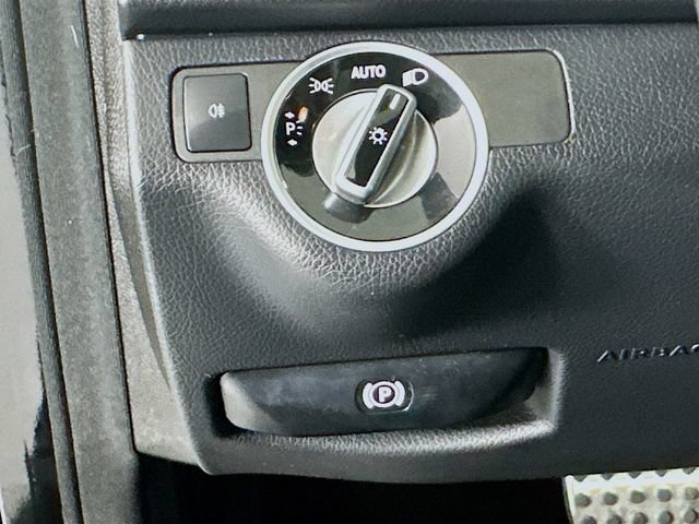 Used 2013 Mercedes-Benz C 250 Sedan image 12
