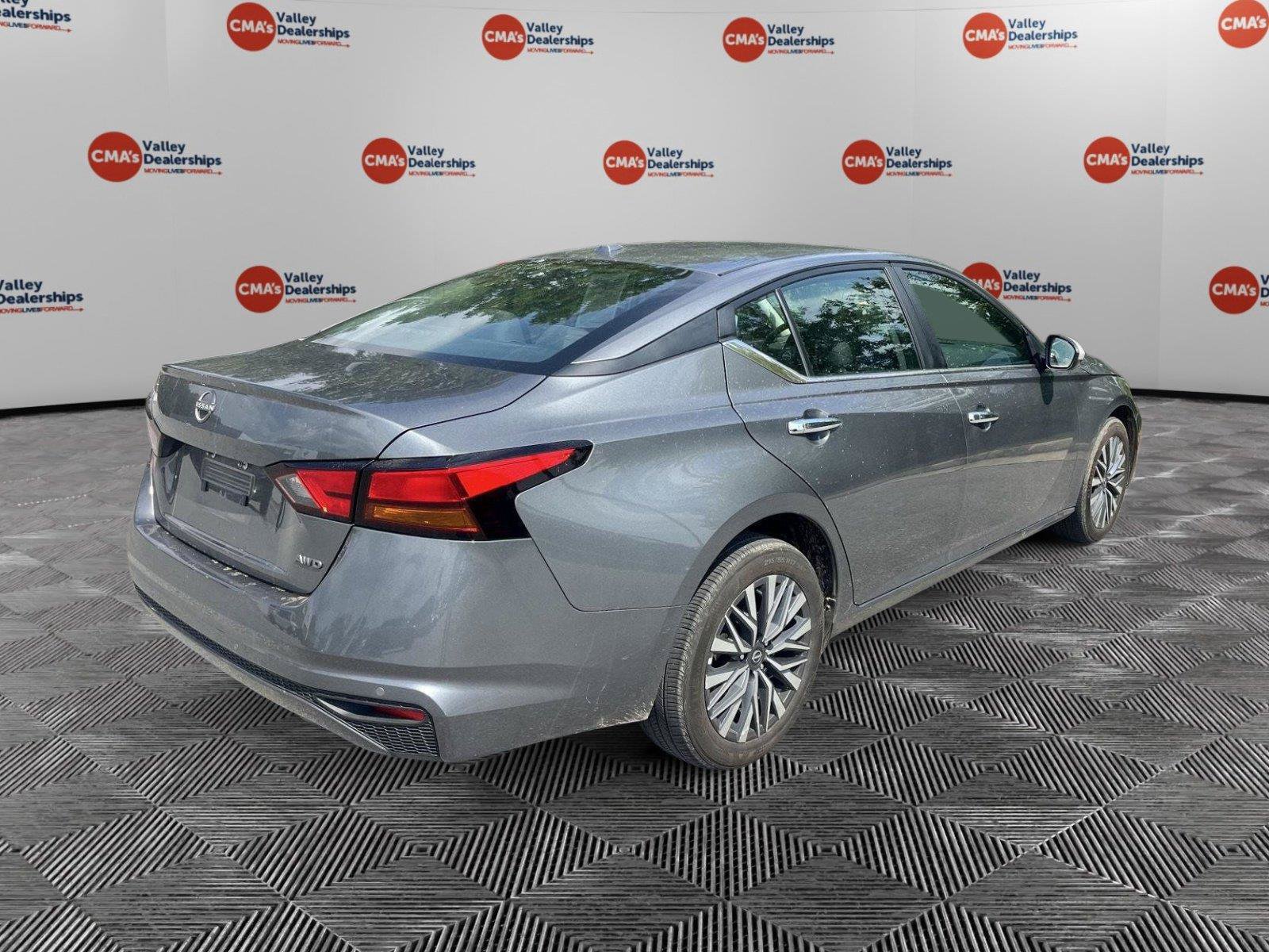 Used 2025 Nissan Altima 2.5 SV AWD/4WD image 5
