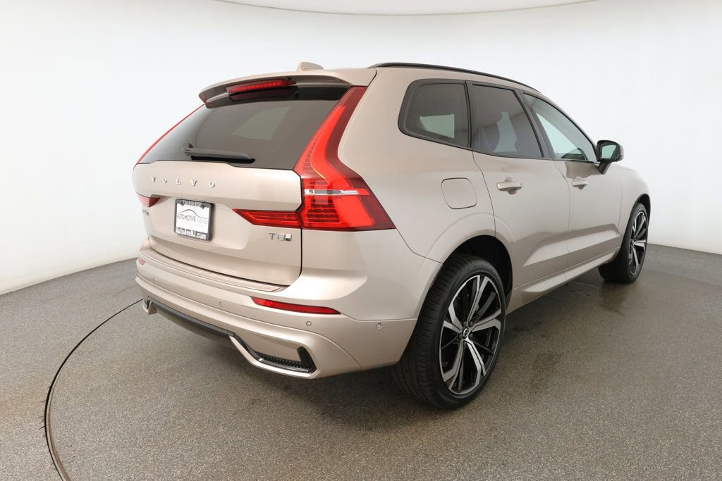 Used 2025 Volvo XC60 T8 Ultra w/ Protection Package Premier image 4