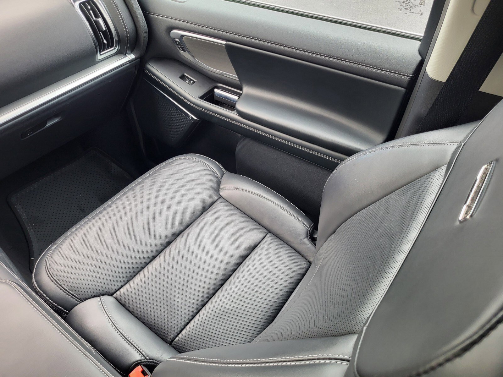 Certified 2025 Ford Expedition Platinum image 16