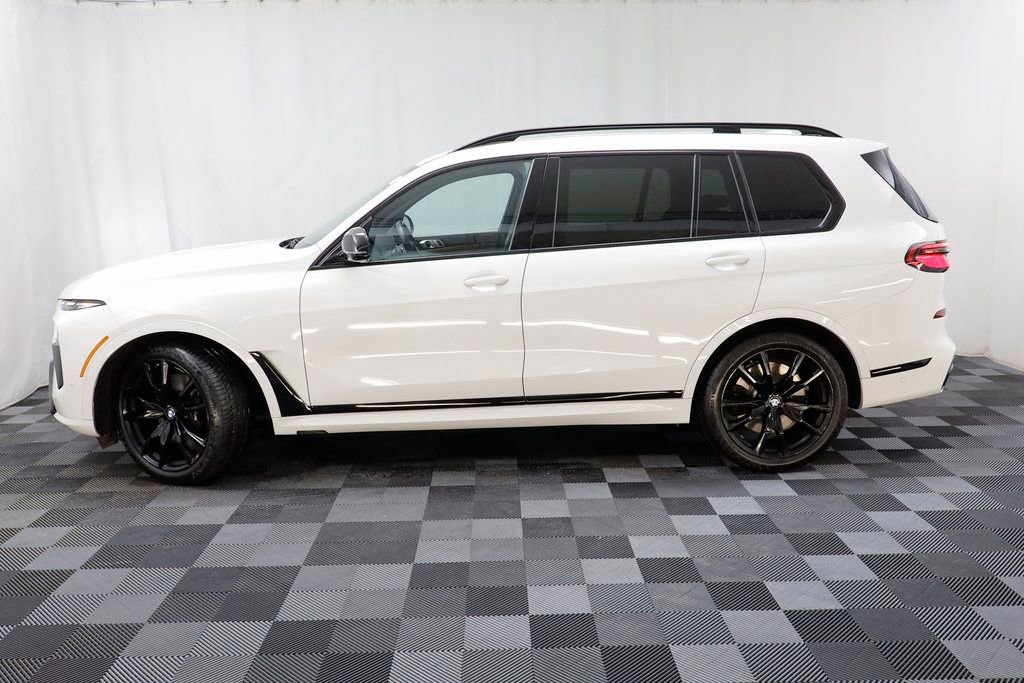 Used 2025 BMW X7 M60i image 4