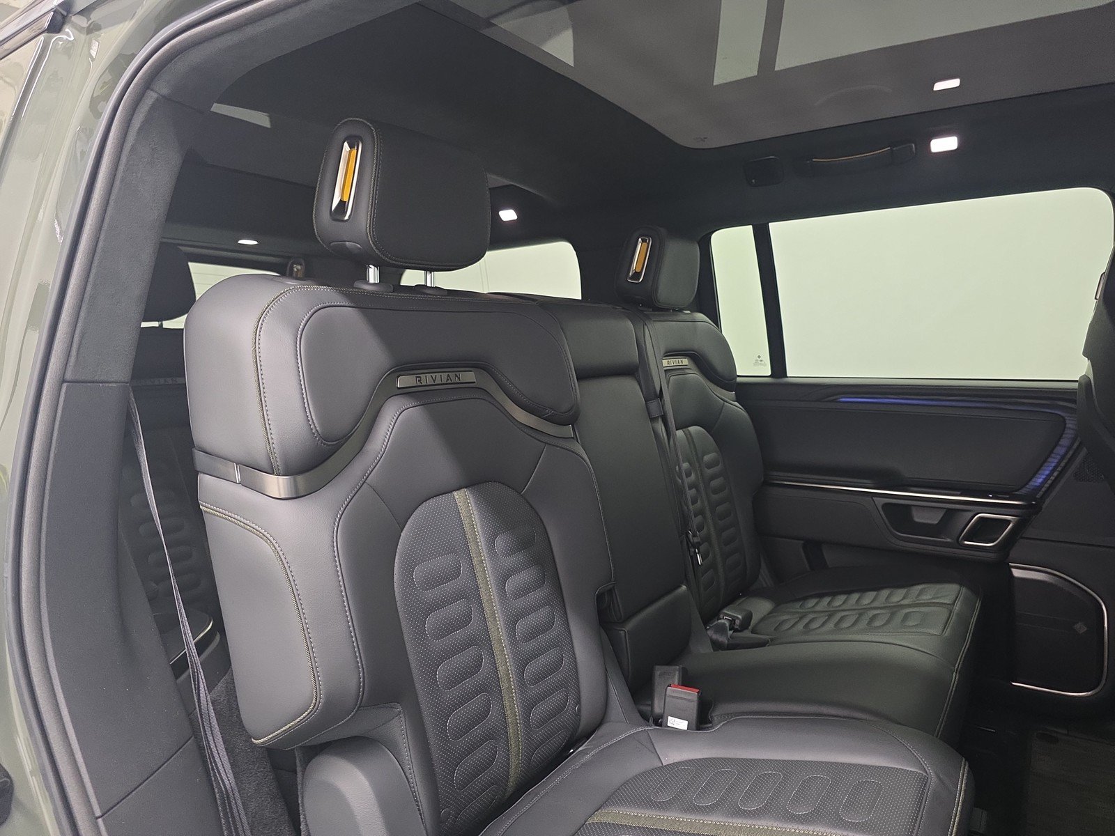 Used 2023 Rivian R1S Launch Edition AWD/4WD image 23