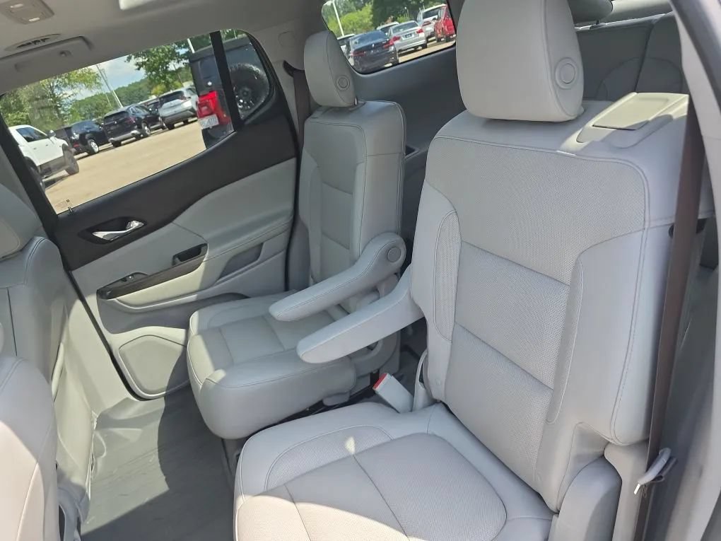 Used 2017 GMC Acadia SLT w/ LPO, Floor Liner Package FWD image 43