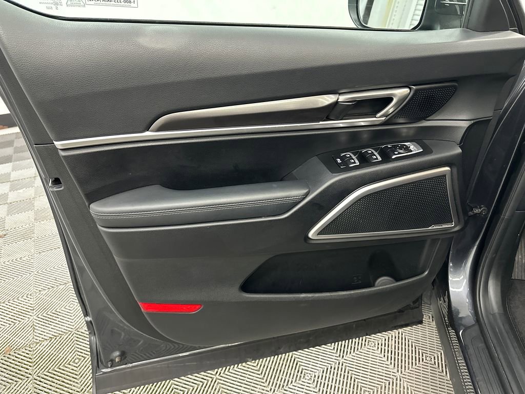 Used 2024 Kia Telluride S image 11