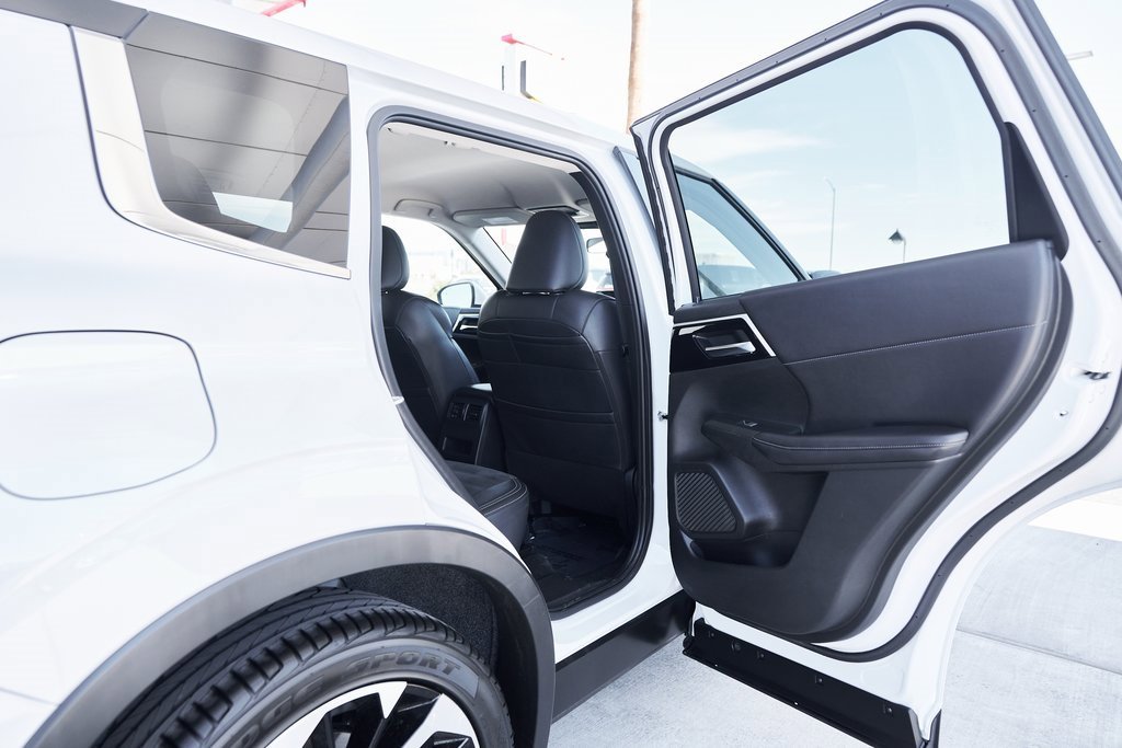 Used 2024 Mitsubishi Outlander SE image 14