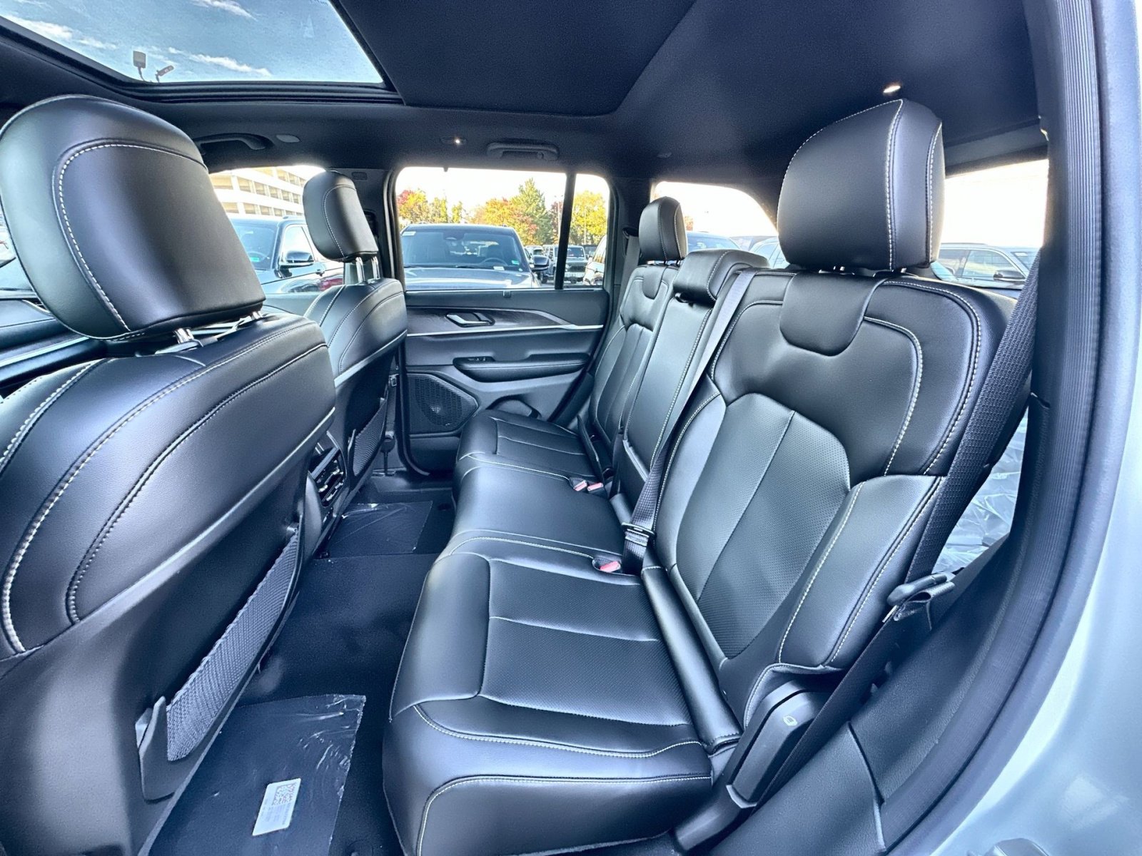 New 2025 Jeep Grand Cherokee Limited w/ Luxury Tech Group II image 25