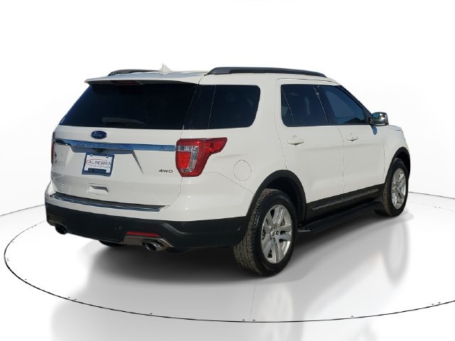 Used 2018 Ford Explorer XLT w/ Equipment Group 202A AWD/4WD image 4