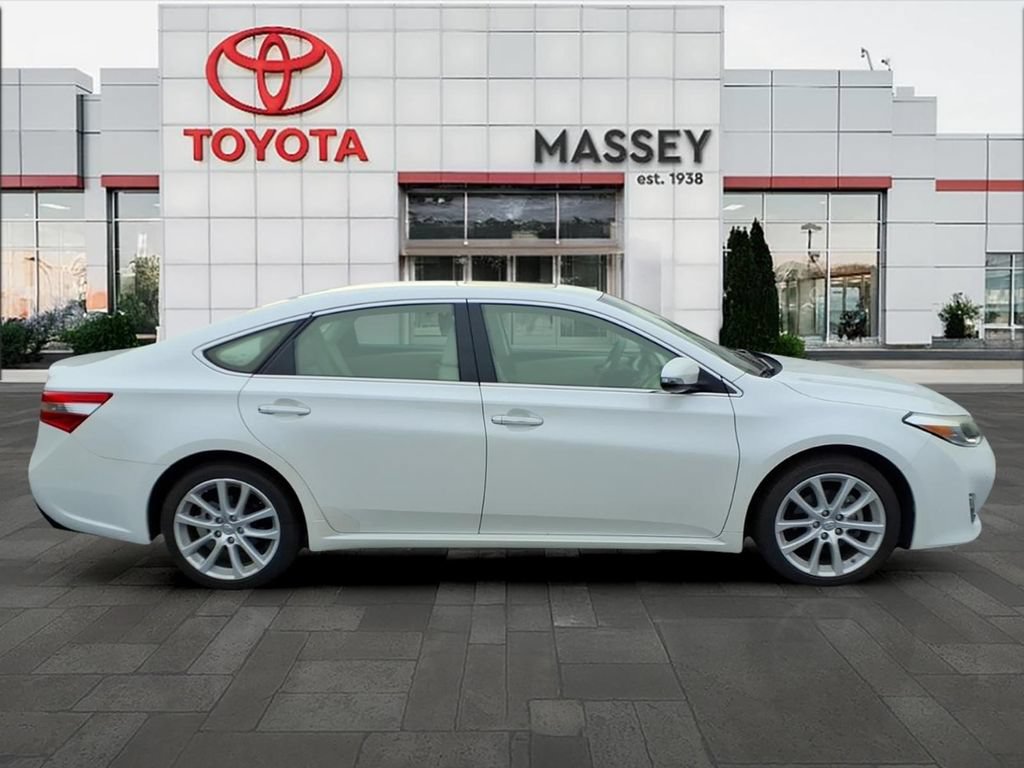 Used 2015 Toyota Avalon Limited FWD image 2