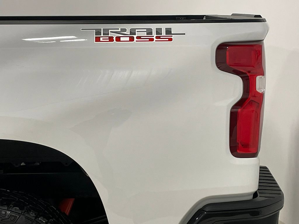 Used 2023 Chevrolet Silverado 1500 LT Trail Boss w/ LPO, Dark Essentials Package image 17