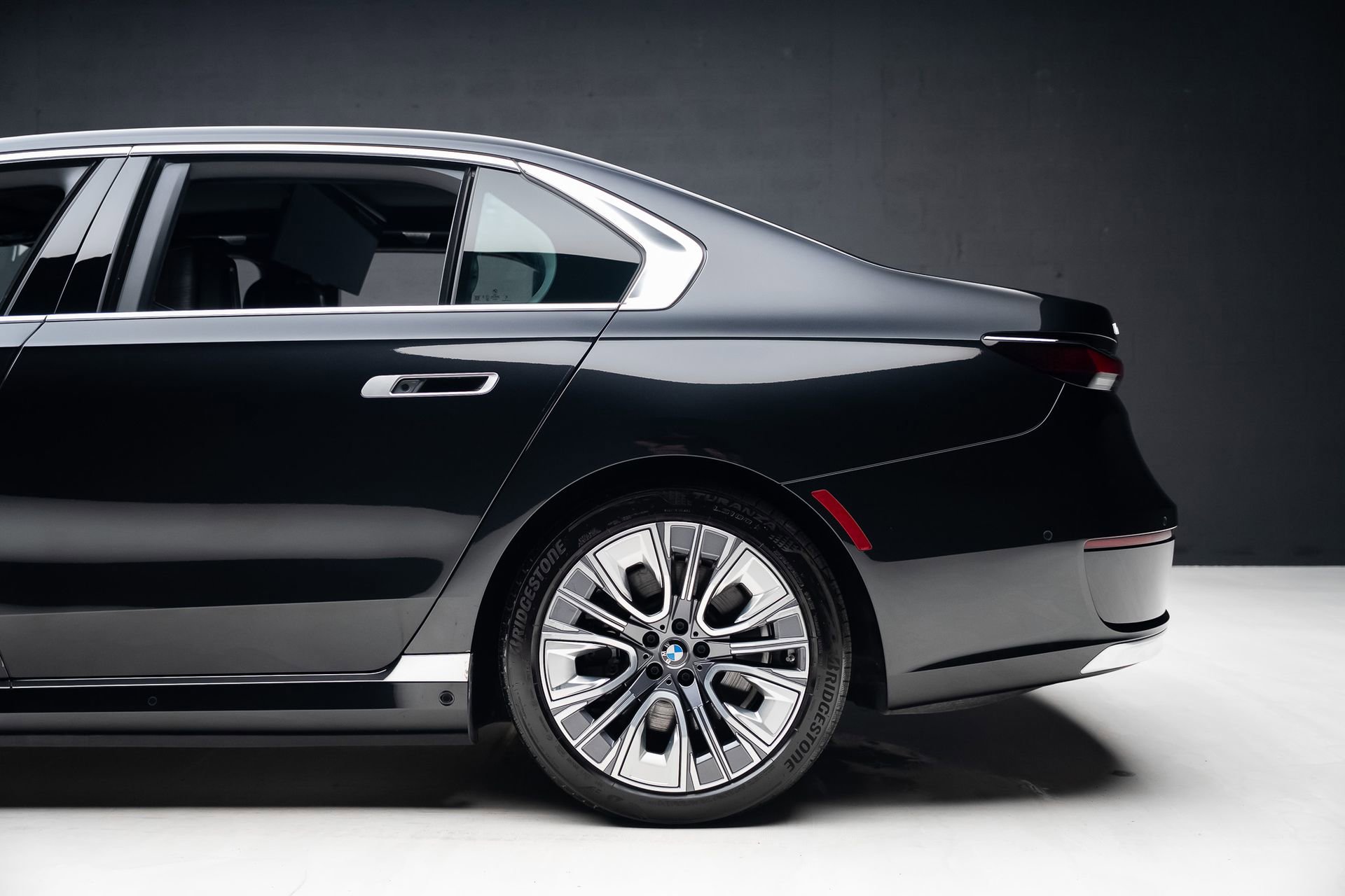 Used 2024 BMW i7 xDrive60 w/ Executive Package image 22