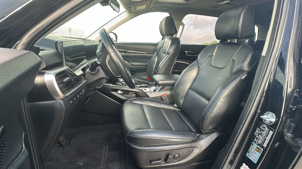 Used 2025 Kia Telluride S FWD image 4
