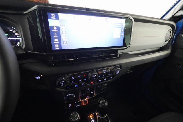 Used 2024 Jeep Wrangler Unlimited image 17