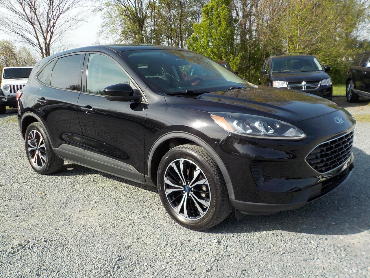 Used 2021 Ford Escape SE w/ SE Sport Appearance Package image 7