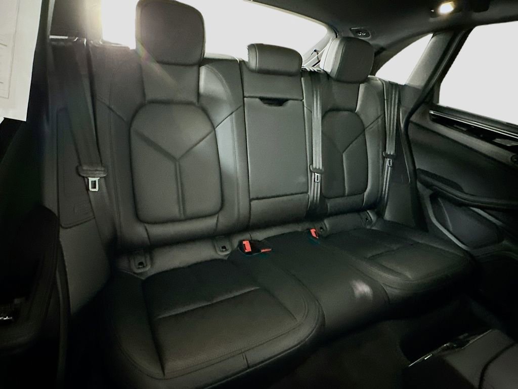 Certified 2026 Porsche Macan AWD/4WD image 29