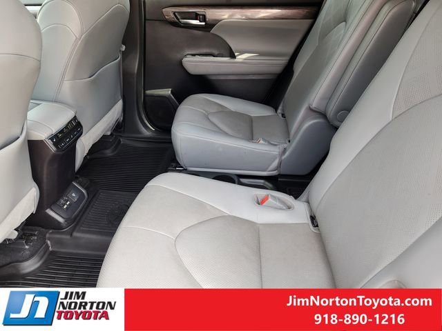 Used 2021 Toyota Highlander Platinum AWD/4WD image 31