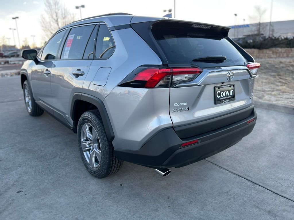 Used 2025 Toyota RAV4 XLE image 8