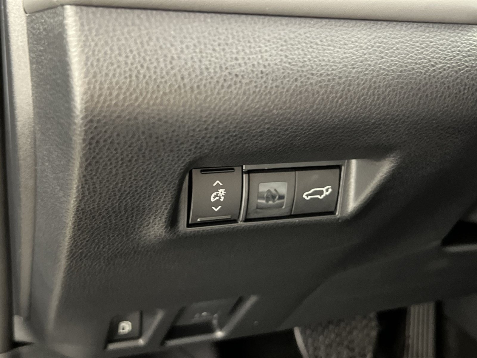 Used 2026 Toyota RAV4 XSE w/ Panoramic Sun Roof Package AWD/4WD image 31