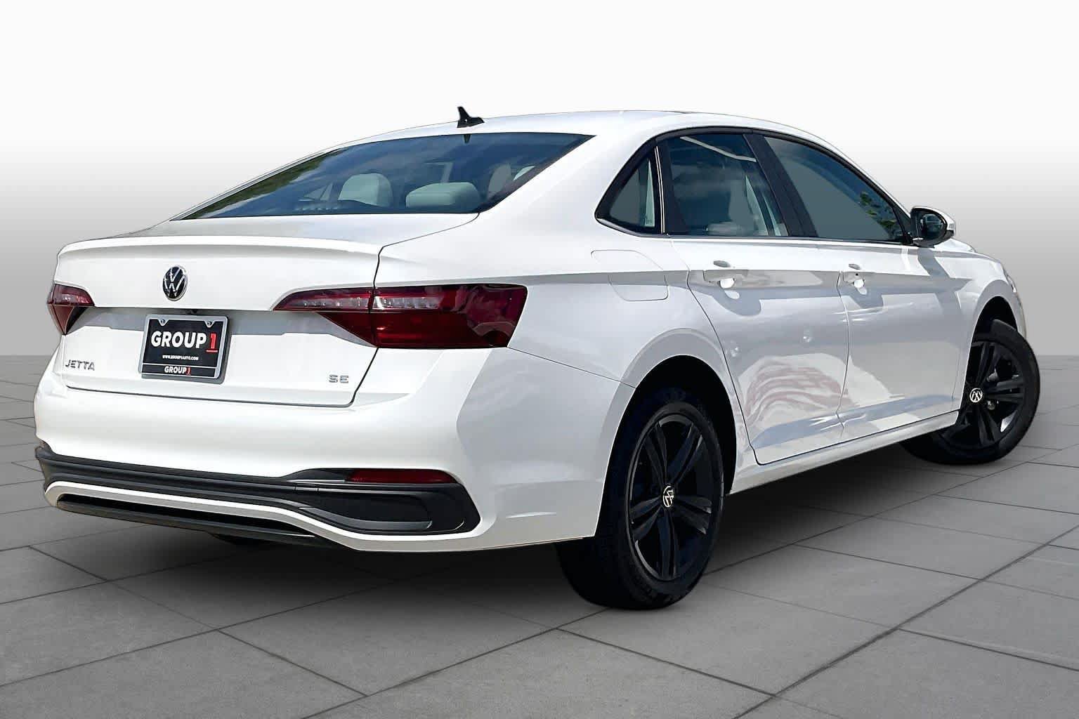 Used 2024 Volkswagen Jetta SE FWD image 12