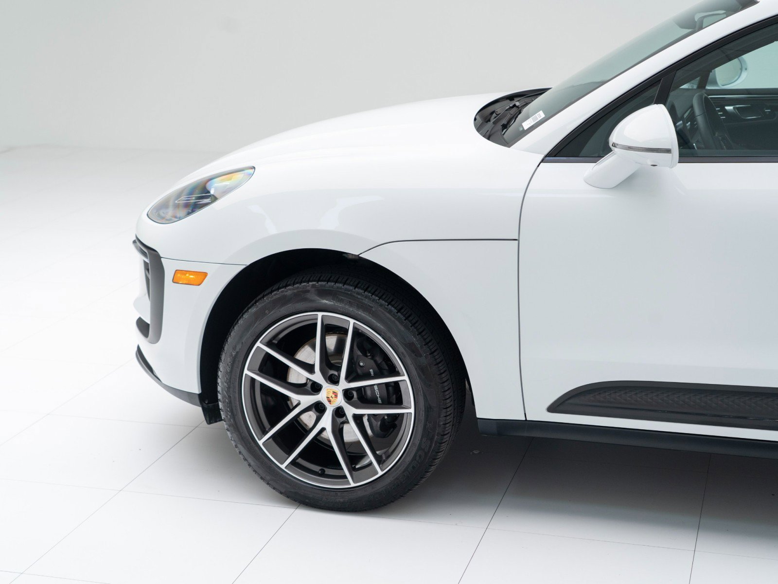 Certified 2025 Porsche Macan AWD/4WD image 11